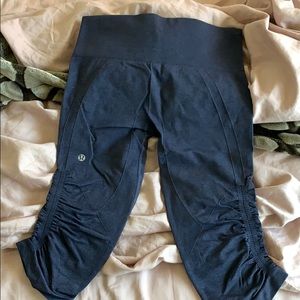 Great condition navy crops